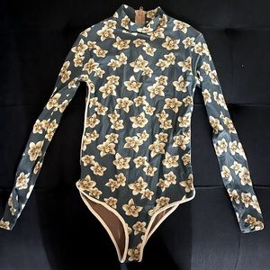Acacia Ehukai suit. Like new no tags. Perfect condition. Worn once.